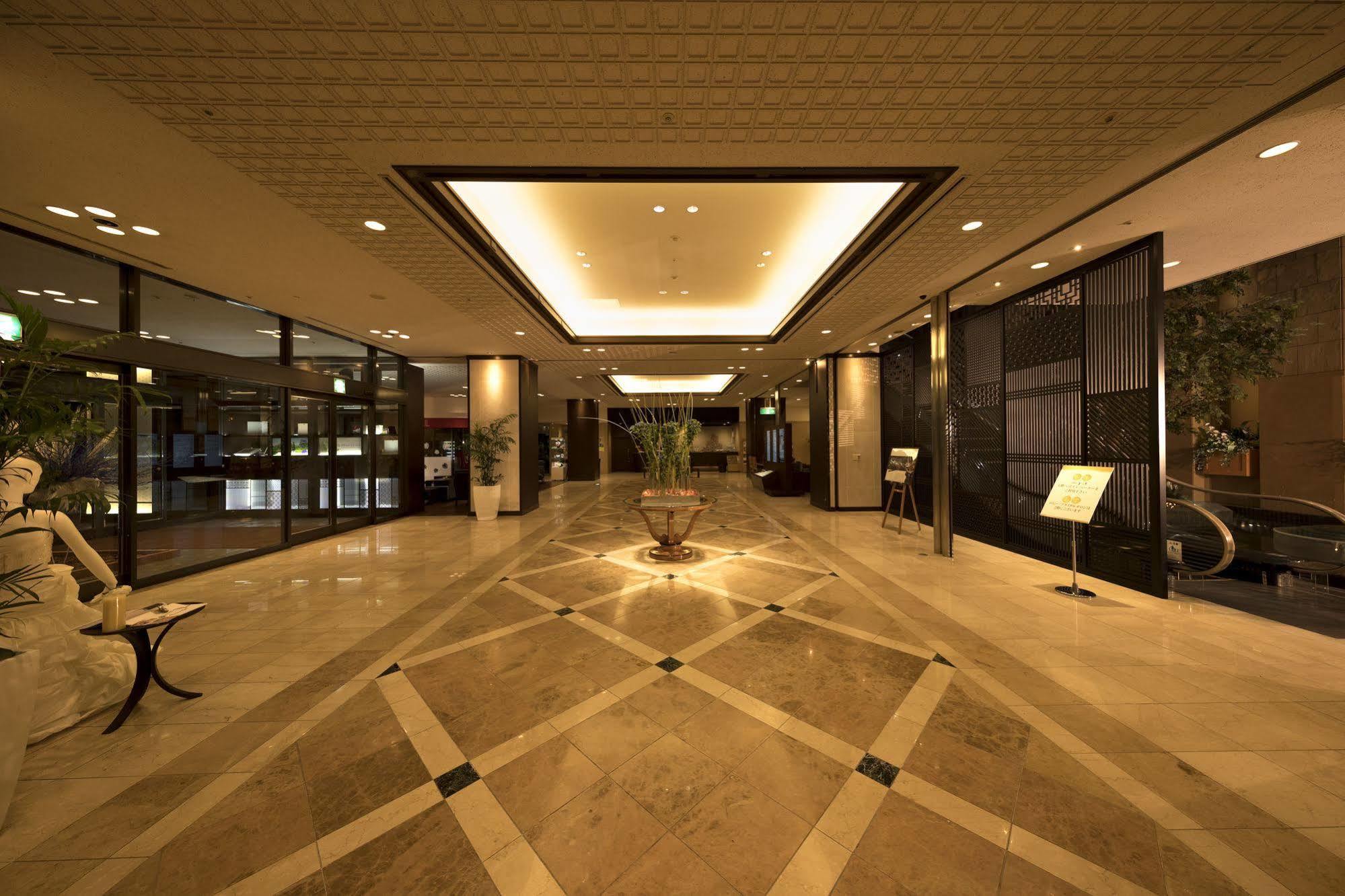 Kkr Hotel Kumamoto Exteriör bild